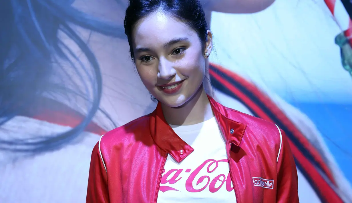 “ Aku sudah mulai mengurangi makanan berat pada malam hari, paling tidak hanya makan buah saja”,ucapnya. ( Nurwahyunan/Bintang.com)