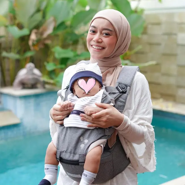 Fisik Anaknya Dihina Netizen, Ini 6 Potret Hangat Lesty Kejora Momong Anak