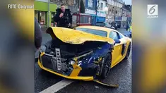Sebuah supercar menabarak mobil keluarga yang berisi 3 orang di dalamnya. Beruntung semua korban selamat tanpa luka apapun.