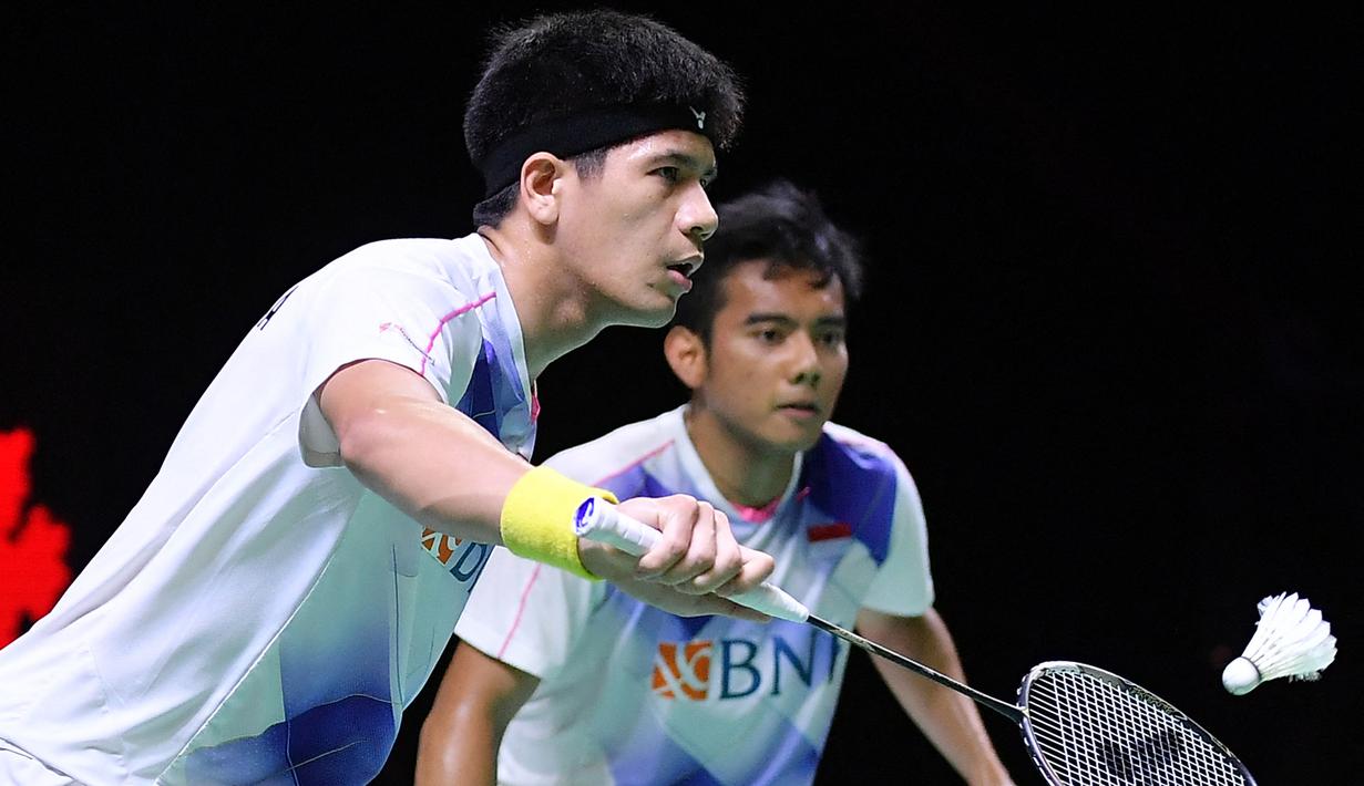 Ganda putra Pramudya Kusumawardana/Yeremia Rambitan lolos ke semifinal setelah menang atas unggulan ke-5 Kim Astrup/Anders Skaarup Rasmussen (Denmark) dengan rubber game, 21-17, 10-21, 21-14. Mereka akan jumpa unggulan ke-8, Goh Sze Fei/Nur Izzuddin (Malaysia). (AFP/PBSI)