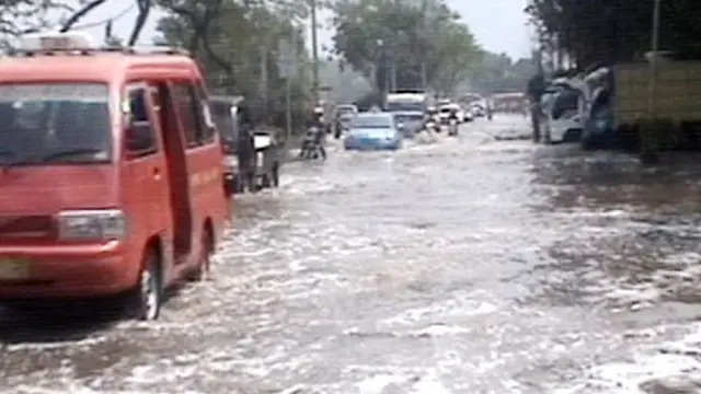 [VIDEO] Kali Sunter dan Cipinang Meluap, 2 Kelurahan di Jaktim Kebanjiran