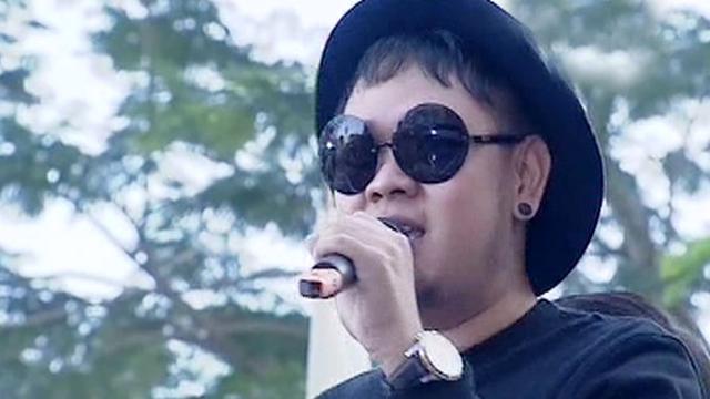 XO-IX membawakan lagu Cukuplah Sudah dalam acara inBox SCTV (25/04/2014). 
