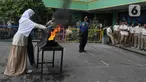 Badan Penanggulangan Bencana Daerah (BPBD) DKI Jakarta bersama Pemadam Kebakaran DKI Jakarta melakukan pelatihan tanggap bencana dan kebakaran di Madrasah Aliyah Swasta Persatuan Islam (MAS Persis) 69, Matraman, Jakarta, Selasa (19/9/2023). (merdeka.com/Imam Buhori)