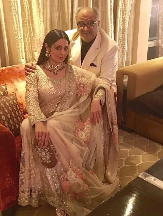 Setelah prosesi kremasi tersebut, akhirnya Janhvi buka suara lewat akun Instagramnya mengenai kematian sang ibunda yang pastinya sangat mendadak.  (Instagram/sridevi.kapoor)