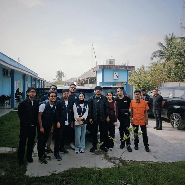 Dampingi suami dalam aksi sosial di Sumatra, 6 potret Muthia Nadhira istri Ferry Irwandi jadi relawan