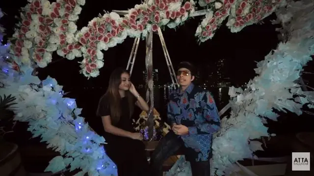 6 Momen Aurel Hermansyah Dilamar Atta Halilintar di Atas Kapal, Romantis