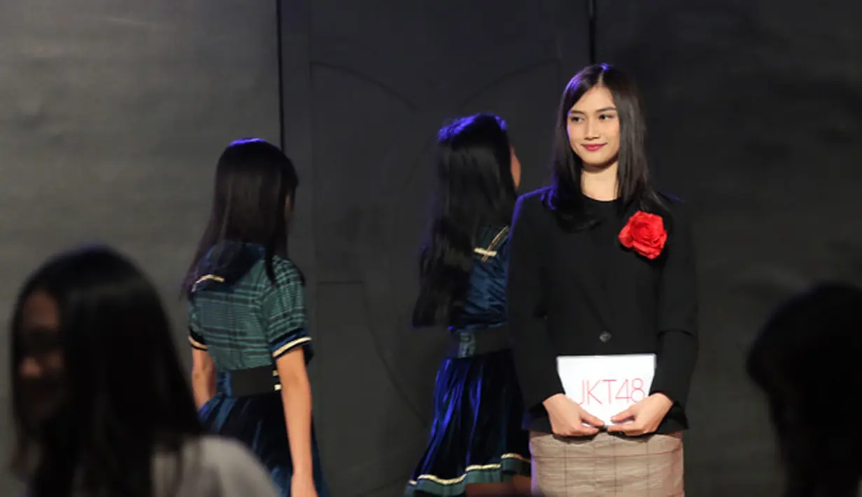Nurramdhani Laksni yang baru saja diangkat menjadi General Manager (GM) JKT 48 bahwa JKT48 bubar aja!. Pernyataan itu mengejutkan banyak pihak terutama para penggemarnya. (Deki Prayoga/Bintang.com)