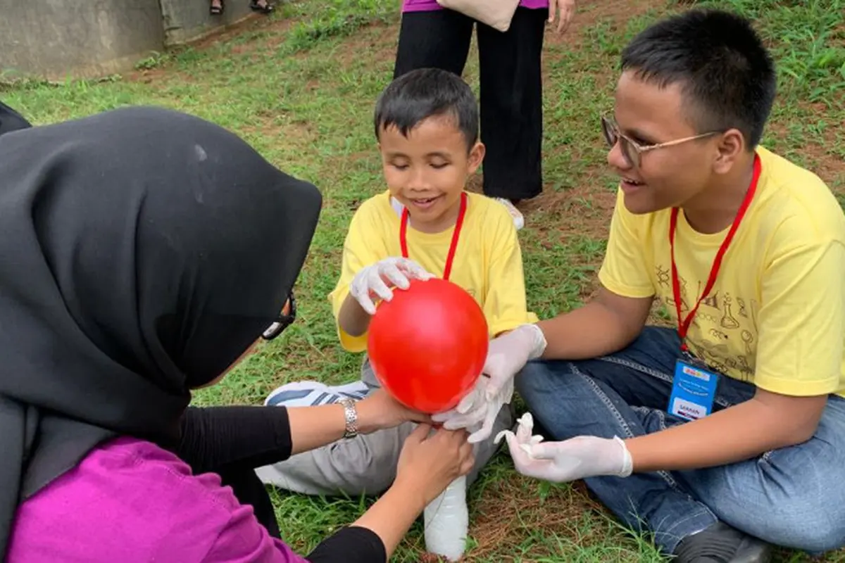 Siswa Disabilitas Netra Kurang Mendapat Porsi Belajar IPA, Yayasan Ini Gelar Kelas Sains dengan Praktik Menarik