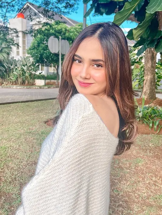 <p>Syifa Hadju sukses membuat bangga Indonesia di mata dunia. Pesinetron 21 tahun ini masuk jajaran nominasi 100 Perempuan Tercantik di dunia versi TC Candler. (FOTO: instagram.com/syifahadjureal)</p>