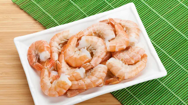 Makan Udang dan Vitamin C Bersamaan Bisa Berujung Kematian?