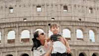 Gaya Modis Jessica Mila dan Kyarra Arunika saat Liburan di Italia, Dress Polkadot Jadi Statement
