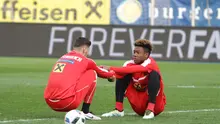 David Alaba (kanan) dkk dituntut tampil maksimal saat meladeni Belanda dalam laga ujicoba di Stadion Ernst Happel, Wina, Minggu dini hari WIB. (Bola.com/Reza Khomaini)