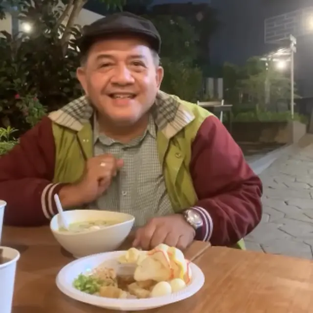 Potret Warung Bubur Ayam Harry De Fretes Bintang Lenong Rumpi (Instagram harrydefretes)