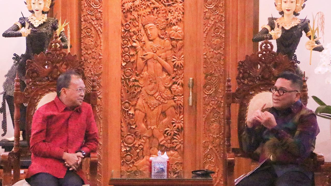 Gubernur Bali I Wayan Koster-Kakanwil Direktorat Jenderal Imigrasi Bali, Parlindungan
