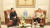 Kaesang bertemu Wali Kota Makassar Moh Ramdhan Pomanto di kediamannya, Jalan Amirullah, Selasa (12/12/2023). (Ist).