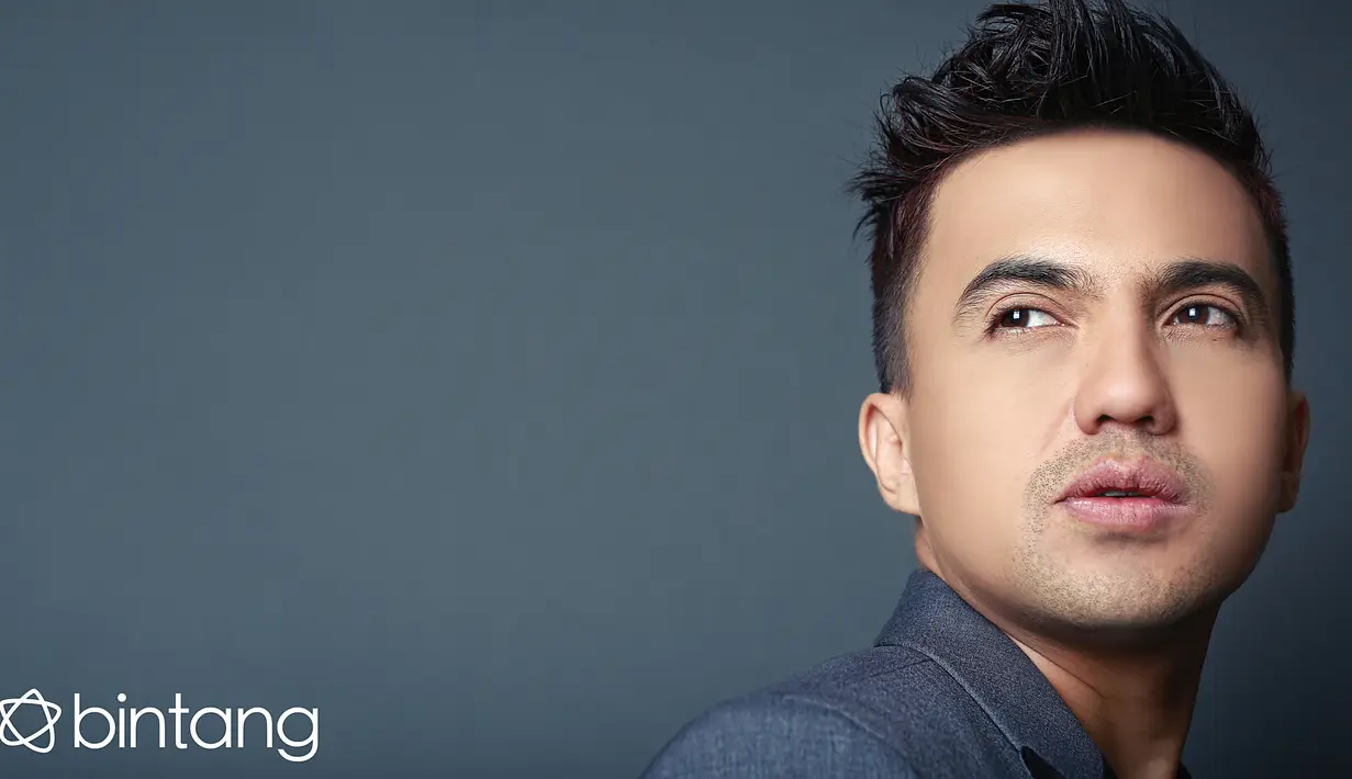 Alul juga tidak menampik dengan rumah tangganya yang ada kalanya cobaan datang menerpa. Tapi, ia optimis rumah tangganya bersatu kembali. (Fotografer: Febio Hernanto, Digital Imaging: Muhammad Iqbal Nurfajri, Bintang.com)