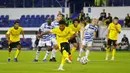 Gelandang Borussia Dortmund, Jadon Sancho, saat melakukan tendangan penalti ke gawang MSV Duisburg pada laga DFB-Pokal di Schauinsland-Reisen-Arena, Selasa (15/9/2020). Borussia Dortmund menang 5-0 atas MSV Duisburg. (AFP/Thilo Schmulgen/pool)