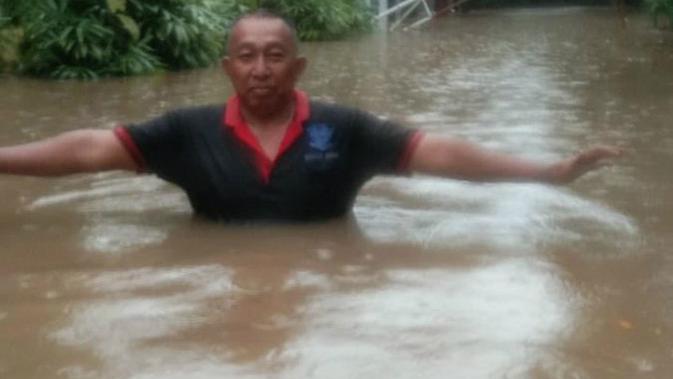 Banjir di wilayah Cipinang Elok Jakarta Timur, Rabu pagi (1/1/2020) (foto: TMC Polda Metro Jaya)