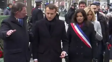 Presiden Emmanuel Macron bersama wali kota Paris, Anne Hidalgo Macron Peringati 3 tahun insiden penembakan Charlie Hebdo