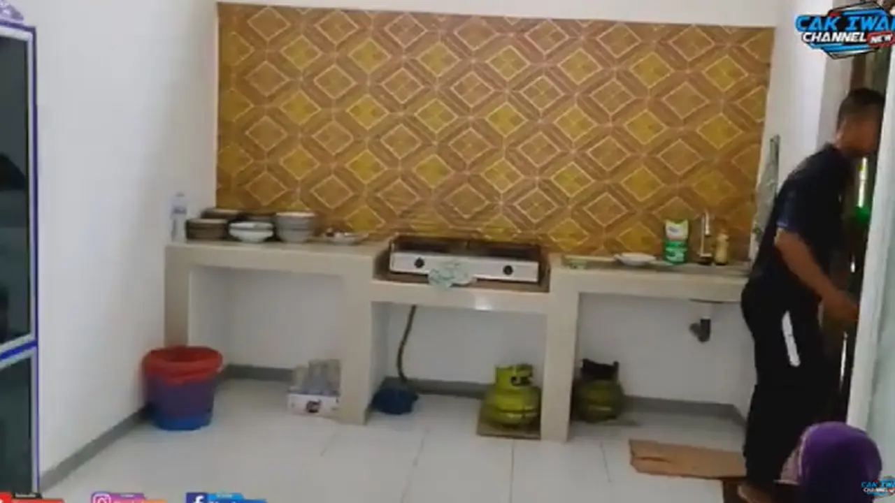 Dapur Rumah Sederhana Pratama Arhan di Blora (Foto: YouTube Cak Iwan Channel New)
