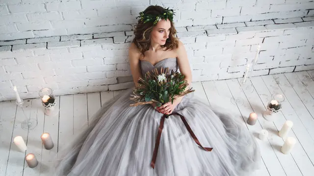 Nggak Kalah Cantik dengan Putih, Ini Lho Warna Gaun Pengantin yang Trending di Tahun 2021