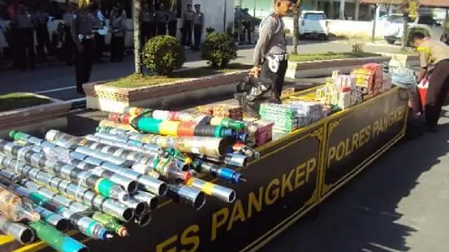 Barang bukti petasan siap dimusnahkan (Liputan6.com/ Eka Hakim)