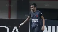 Striker PSM, Ferdinand Sinaga, saat pertandingan melawan Persija pada laga Liga 1 di Stadion Patriot, Bekasi, Selasa  (15/8/2017). Persija bermain imbang 2-2 dengan PSM. (Bola.com/M Iqbal Ichsan)