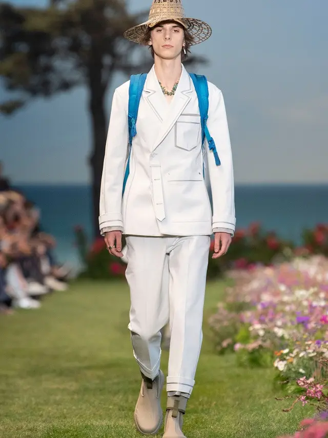 Kim Jones Beri Penghormatan Pada Christian Dior dalam Koleksi Dior Men Spring Summer 2023
