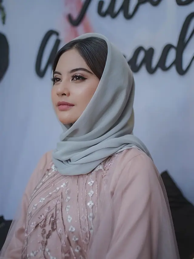 7 Potret Tiwi Eks T2 Gelar Pengajian Jelang Menikah, Tampil Elegan dengan Kerudung