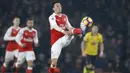 Pemain Arsenal, Mesut Ozil, mengontrol bola saat melawan Watford pada laga Liga Inggris di Stadion Emirates, Selasa, (31/1/2017). (AP Photo/Frank Augstein)