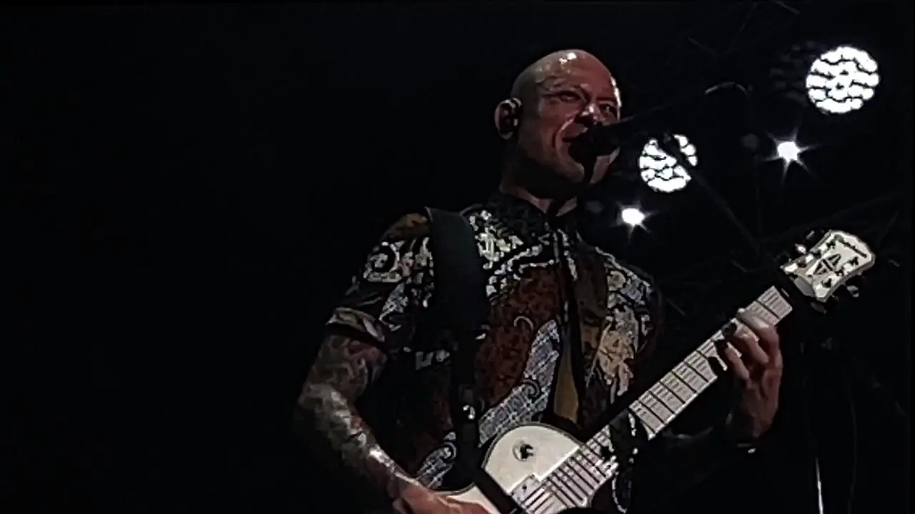 Trivium Kejutkan Pengunjung di Panggung Hammersonic 2023, Kenakan Batik Hingga Jersey Timnas Indonesia