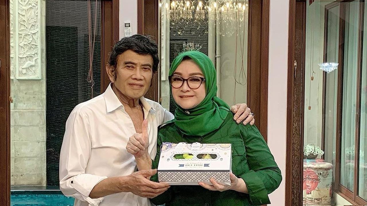 6 Potret Ricca Rachim, Istri Rhoma Irama yang Awet Muda