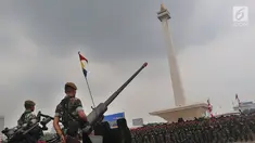 Pasukan Gabungan TNI-Polri mengikuti Apel Kesiapan Natal, Tahun Baru 2019 serta menjelang Pemilu legislasi dan Presiden 2019 di Monas, Jakarta, Jumat (30/11). Apel  diikuti 50.000 personel dari AD, AL, AU dan Polri. (Liputan6.com/Johan Tallo)