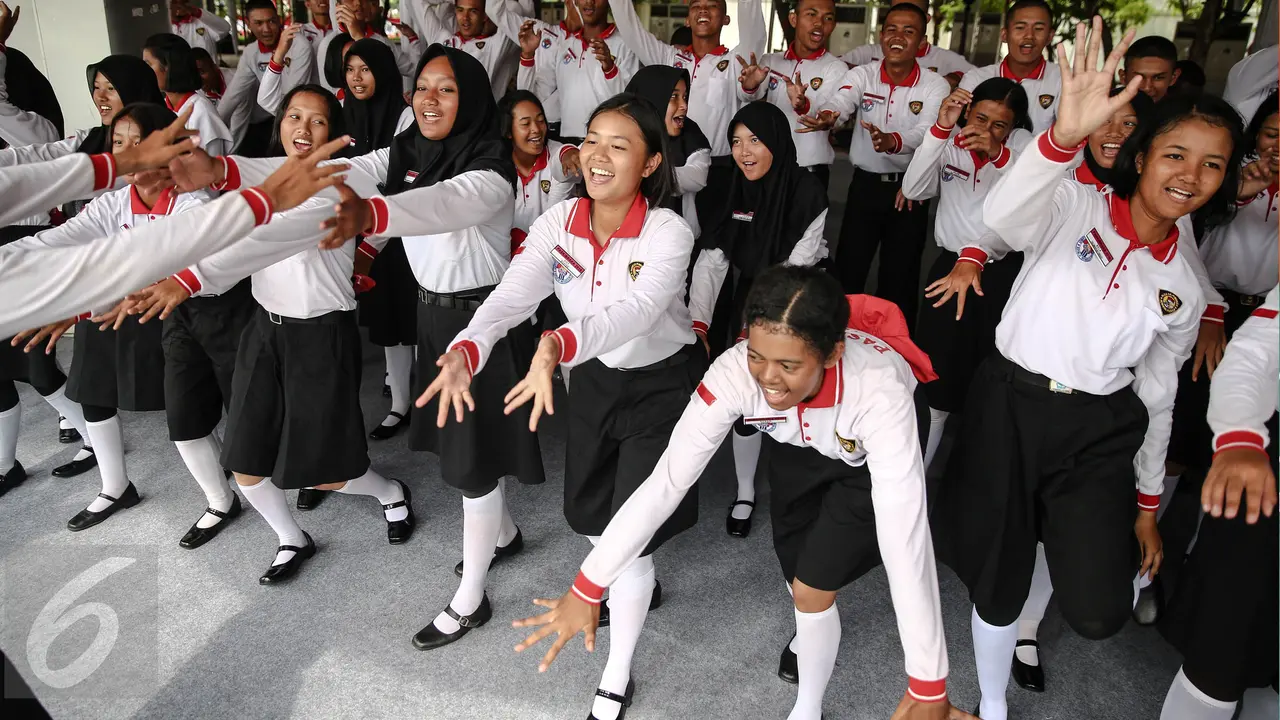 20160813-Semangat Anggota paskibraka 2016 Sebelum Latihan Gladi Kotor di Istana Merdeka