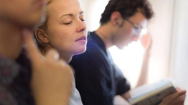 [Bintang] [Bintang] Ini Cerita Pria yang Ditangkap karena Mencium Wanita di Kereta