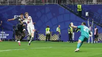 Anthony Gordon (tengah) mencetak gol bagi Inggris pada semifinal Piala Dunia 2026 melawan Argentina. (AFP/Richard Pelham)