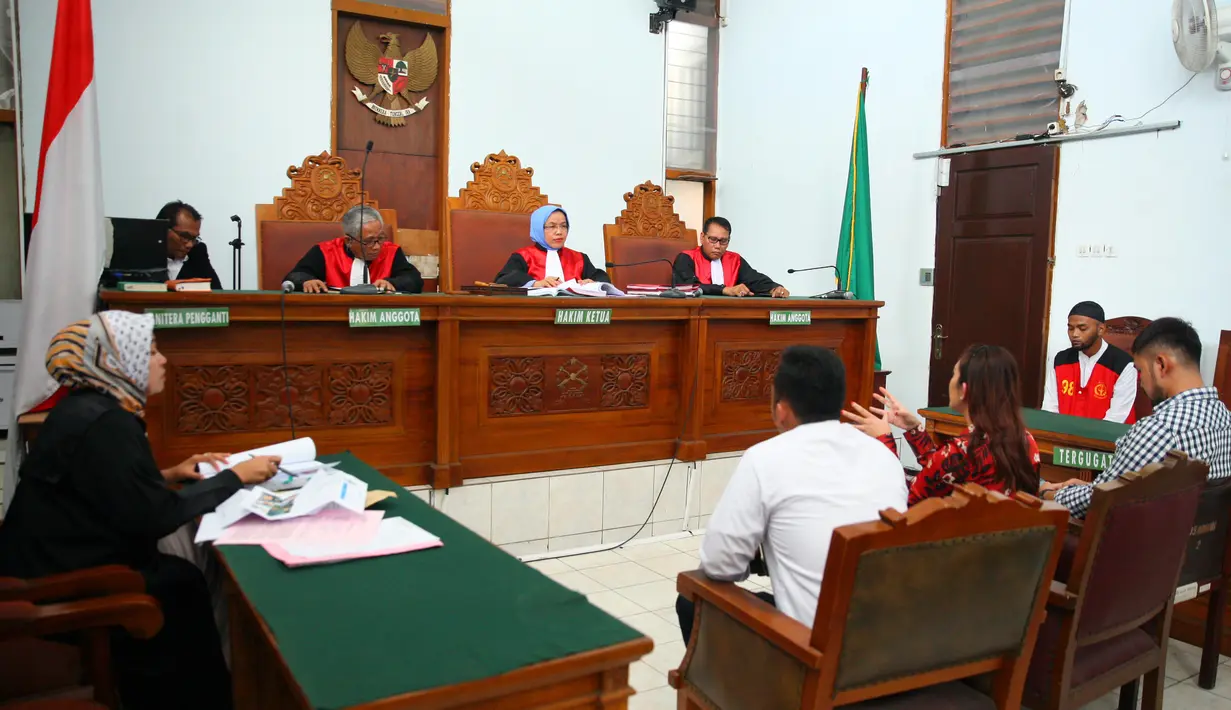 Meski sempat geram dengan ulah terdakwa kasus pedofilia, Nafa Urbach telah memaafkannya. Apalagi sebelumnya, ia mengaku mendengar banyak cerita dari orang tua terdakwa. (Nurwahyunan/Bintang.com)