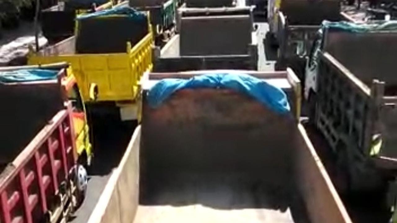 Tuntut Keadilan, Sopir Dump Truk Geruduk Kantor Bupati Banyuwangi