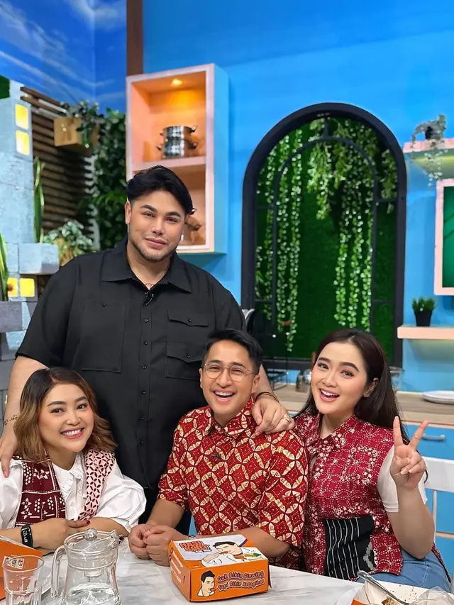 Potret Kenangan Kedekatan Mendiang Mpok Alpa dengan Para Artis, Raffi Ahmad dan Irfan Hakim Ungkap Perjuangannya