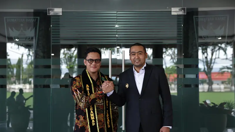 Arief Muhammad dan Wakil Gubernur Sumatra Barat Audy Joinaldy. (Foto: Dok. Koleksi Pribadi Arief Muhammad)