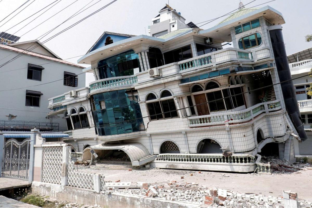 Kehancuran bangunan akibat gempa mematikan Myanmar