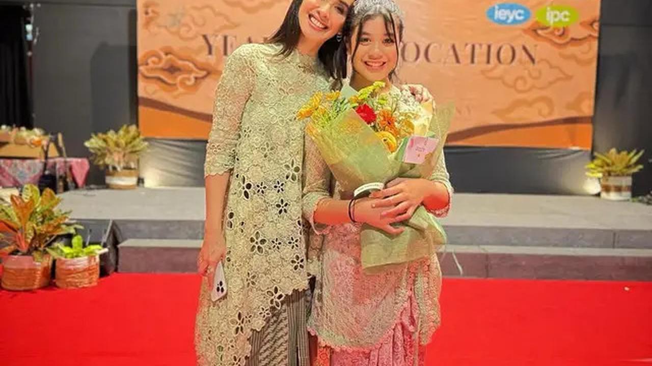 7 Potret Kelulusan Sekolah Jizzy Anak Vino Bastian, Penuh Kebahagiaan