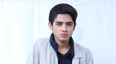 Aliando Syarief Syuting Bareng Rio Dewanto Dan Ganindra Bimo News Entertainment Fimela Com