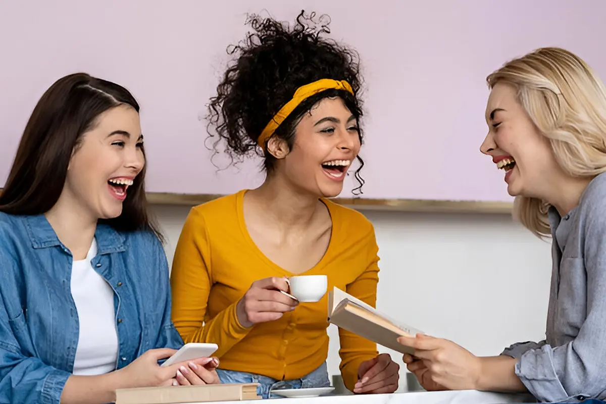 Hati-Hati, Ini 5 Tanda Kamu Dikelilingi Fake Friends yang Pandai Bersandiwara - 2