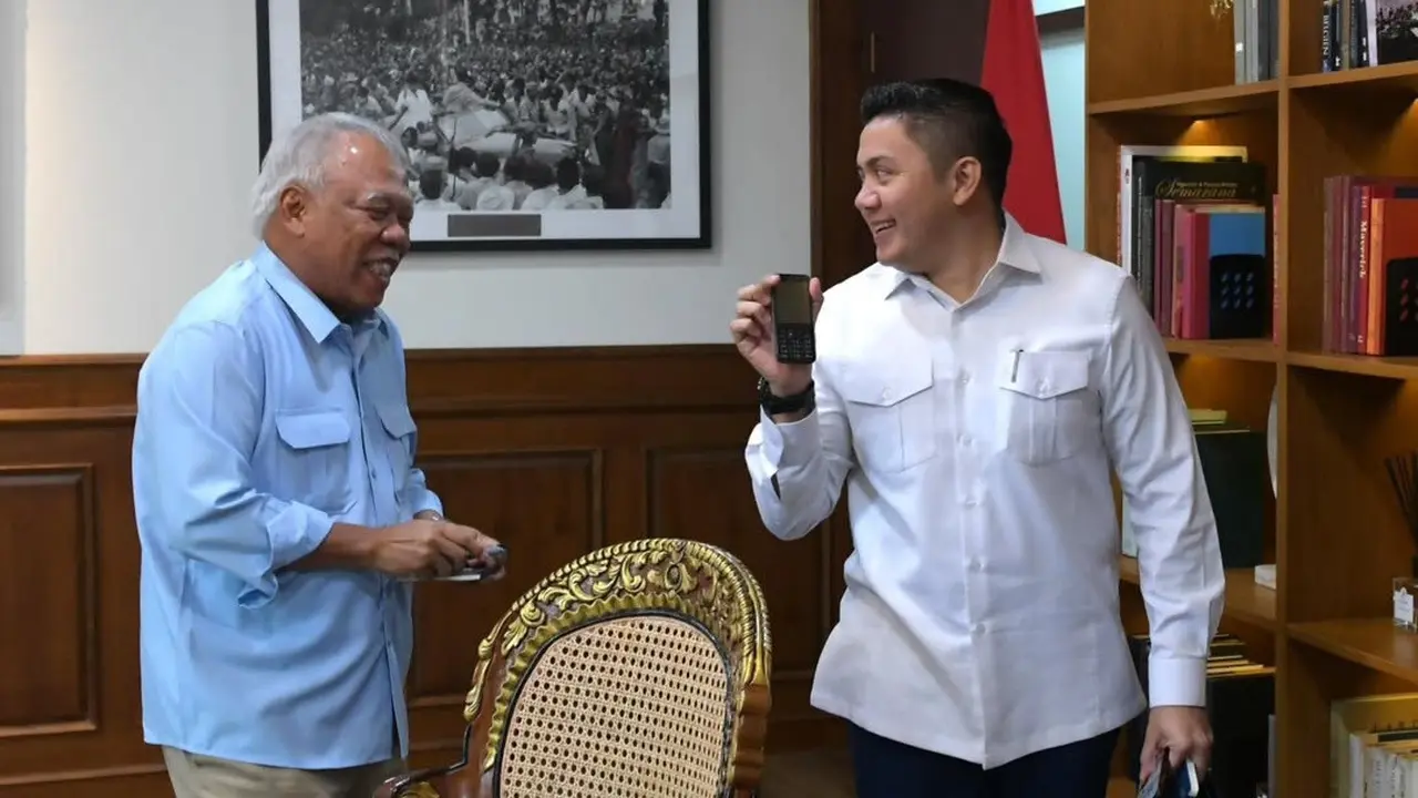 Kepala Otorita Ibu Kota Nusantara (OIKN) Basuki Hadimuljono saat bertemu Sekretaris Kabinet (Seskab) Letkol Teddy Indra Wijaya di Kantor Sekretariat Kabinet, Jakarta.