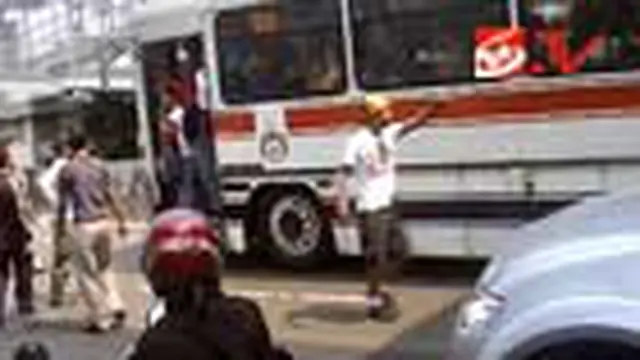 Geram, Warga Usir Pelajar yang Tawuran