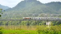 Jembatan kereta api legendaris di Sungai Serayu, Rawalo, Banyumas. (Foto: Liputan6.com/Muhamad Ridlo)
