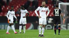 Ekspresi pemain Tottenham Hotspur, Kyle Walker, usai timnya kalah dari Bayer Leverkusen, pada Matchday 4 Grup E Liga Champions 2016-2017, di Stadion Wembley, Kamis (3/11/2016) dini hari WIB. Tottenham Hotspur kalah dengan skor 0-1.  (Reuters/Dylan Martine