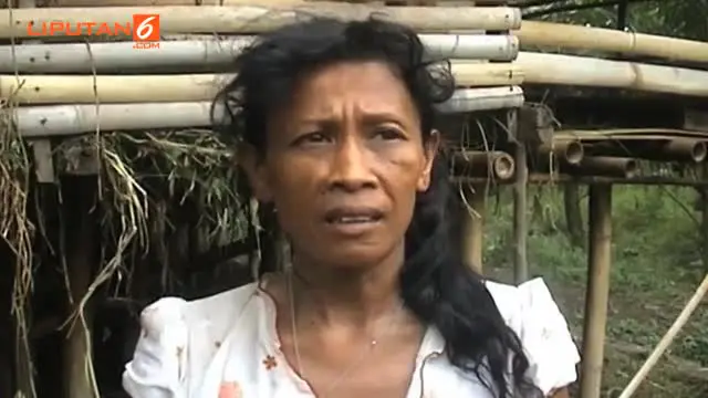 Kemiskinan memaksa seorang ibu dan 2 anaknya di Medan Sumatera Utara. Tinggal dikandang kambing, mereka Terpaksa tinggal karena tidak punya biaya untuk mengontrak rumah.