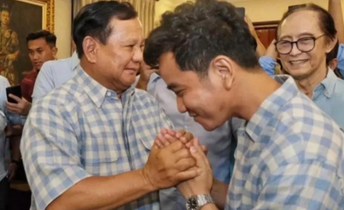 Beda 12 Tahun, Pose Jokowi Hingga Menunduk Salami Prabowo 2012